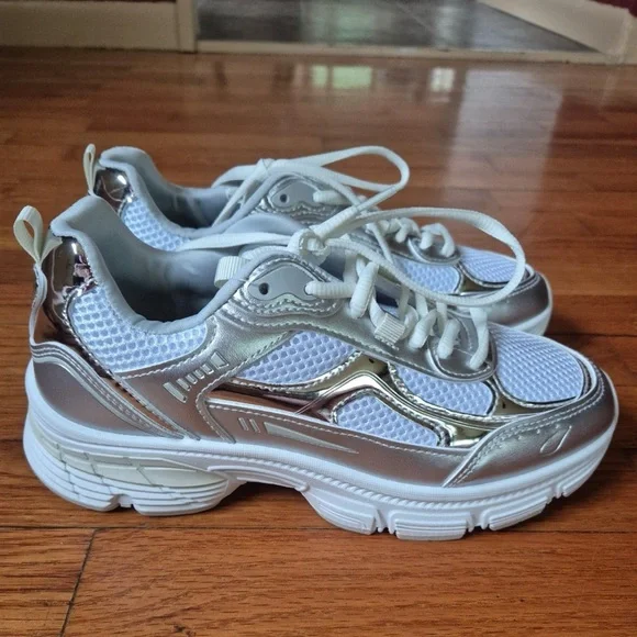 Madden Girl Women's White and Silver Sneakers, size 8.5 - Picture 4 of 7